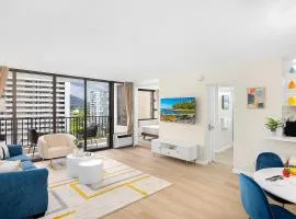 Newly Renovated ,1 Block to Waikiki Beach, Free Parking