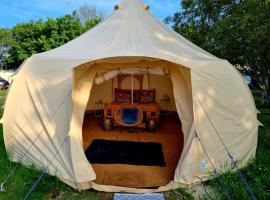 Luna Tent Secret garden Glamping，位于Stubton的酒店