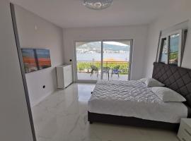 Maric Apartments Njivice Herceg Novi，位于奈维斯的海滩短租房