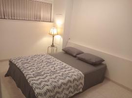 Cosy Romantic Stay in Surrey- Walking distance from Guildford Town Centre，位于萨里的酒店