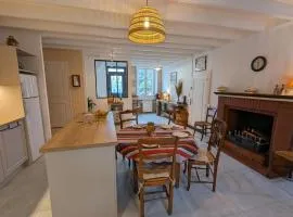 Moulin Authentique avec Jardin Privé et Activités pour Familles et Amis en Bord de Rivière - FR-1-653-251