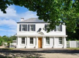Islay House - Whole House，位于伍登德的酒店