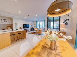 StayAU 4BR Designer Home in Knox，位于南万提那的酒店