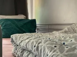 Female-Dortoir Femme -Dorm Shared Room Paris