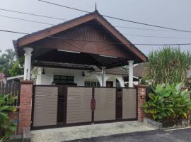 Homestay Ijok Bukit Badong，位于Kampong Bukit Badong的度假园