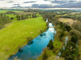 Avington Lakes，位于温彻斯特的酒店