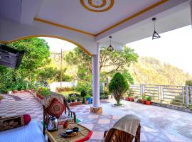 Nature's Vibe Homestay - Nainital - Kainchi Dham，位于奈尼塔尔的乡村别墅