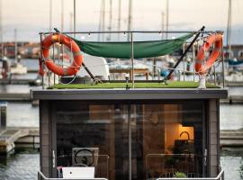 The Homeboat Company Sant'Elmo-Cagliari，位于卡利亚里的酒店