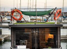The Homeboat Company Sant'Elmo-Cagliari，位于卡利亚里的船屋