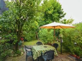 One bedroom apartement with sea view enclosed garden and wifi at Sorrento 1 km away from the beach