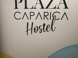 Plaza Caparica Hostel，位于卡帕里卡海岸的酒店