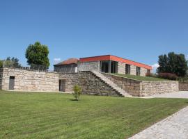 PORTO - Penafiel - QUINTA DE SANTIAGO COUNTRY HOUSE，位于佩纳菲耶尔的酒店