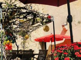 Beau studio indépendant pour 2 personnes dans village provençale，位于Salles-sous-Bois的酒店