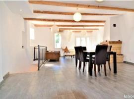 Agréable maison de village，位于Laudun的酒店