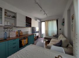 Condo "Meliora", Sea and Mountain View，位于伏罗拉的酒店