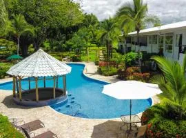 Poolside Oasis near Manuel Antonio! AC/WiFi/Tennis