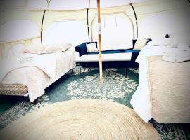 Glamorous RiverYurt Breakfast No Fees 10，位于布埃纳维斯塔的豪华帐篷