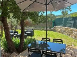 Le Plan de la Tour - T2 4 pers climatisé, 1 ch, jardin, parking, douceur provençale