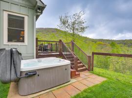 Pet-Friendly Boone Cabin with Mtn Views and Hot Tub!，位于布恩的酒店