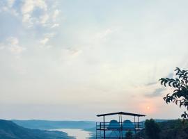 Yuva Yatri Campsite，位于马哈巴莱斯赫瓦尔的酒店