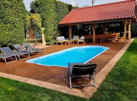 Holiday home in Kolczewo with the private pool 220 qm，位于科乌切沃的酒店