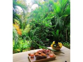 Villa tropicale charmant T2 dans un cadre verdoyant，位于Gros-Morne的度假短租房