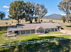 Merrigums - Merrijig - Sleeps 12，位于默立基的酒店