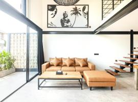 Spacious Loft 200m From Canggu Beach，位于坎古Pererenan的酒店