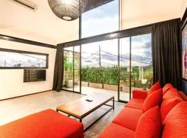 Sleek Spacious Loft, Steps To Canggu Beach 200m