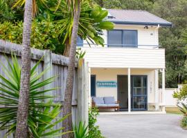 Bowentown Relax - Waihi Beach Downstairs Unit，位于卡蒂卡蒂的酒店