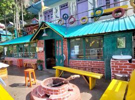 NOMADIC DALHOUSIE - Camping & The Adventure Café，位于戴尔豪斯的酒店