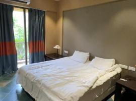 4 bhk lavish lake side property，位于拉瓦萨市的酒店