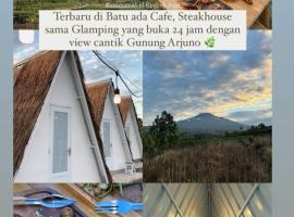 Crazy Steak Resort Glamping Villa，位于巴图的山林小屋