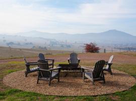 Merrivale Hill, Merrijig - Sleeps 10，位于默立基的酒店