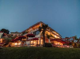 Villa Bellevue Portoroz-Portorose，位于波尔托罗的带停车场的酒店