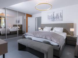 EH Apartments Uranus mit privater Sauna，位于弗利姆斯的酒店