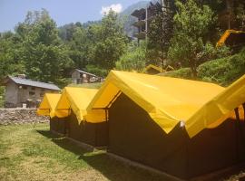 Fun over night camping manali，位于马拉里的露营地