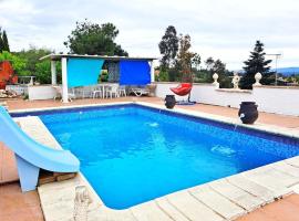 Casa vacacional en Riudarenes con piscina privada，位于瑞达里那的酒店