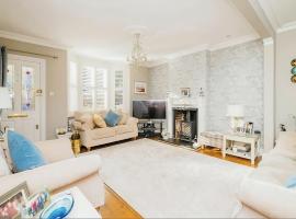 3 Bedroom Cottage in Sunninghill, Ascot，位于Sunninghill的度假屋