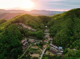 Healience Village，位于洪川郡的酒店