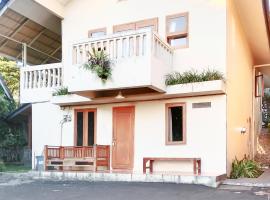 Villa d'Oasis 2 Puncak Mitra RedDoorz，位于Sampal 2的酒店