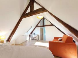 La Maison du Roc / 8 Pers / Au bord du Lac d'Annecy，位于杜约特的酒店