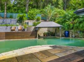 Splendour Hideaway - Luxury pool at Caves Beach，位于洞穴海滩的酒店