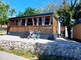 MOBILE HOMES SELCE - Alpe Jadran MOBIL，位于塞尔瑟的酒店