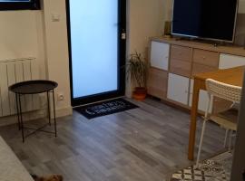 Appartement individuel en maison，位于Beaumont-sur-Oise的酒店