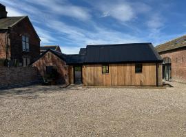 The Stables, Modern 2 bed, 4 person, Rural Barn Conversion with Great Access，位于Silkstone的宠物友好酒店