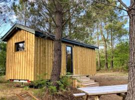 Camping la Kahute - Tiny House au coeur de la fôret，位于卡尔康的小屋