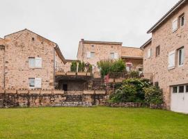 Goulapie, Village de gîtes，位于Saint-Quentin-sur-Sauxillanges的酒店