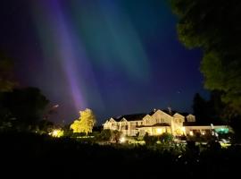 莱恩湖乡村客栈，位于基拉尼Killarney Golf And Fishing Club附近的酒店