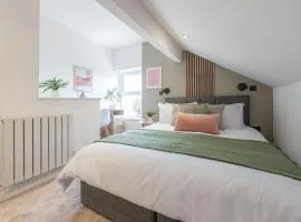 Green Avenue 2 Bedrooms by NordStay